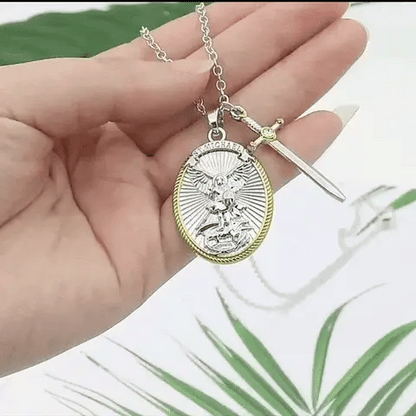 Arcangel Shield ¡Listo para llevar contigo la fuerza de San Miguel!